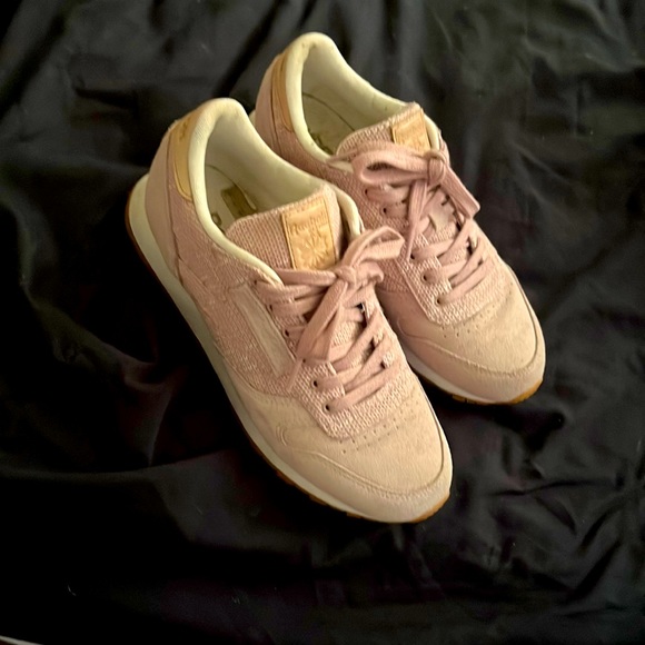 Classic reeboks - Picture 1 of 1